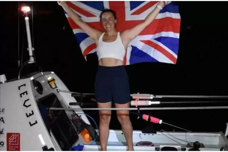 Okeanı ilk cəhddə keçən qadın dünya rekordunu qırdı