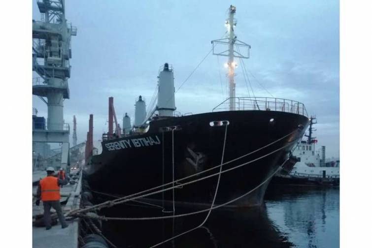 Üç gəmi Yujnı, beş gəmi isə Çernomorsk limanından yola düşüb