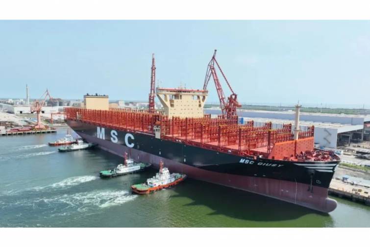 Çində inşa edilən nəhəng konteyner gəmisi istismara verilib