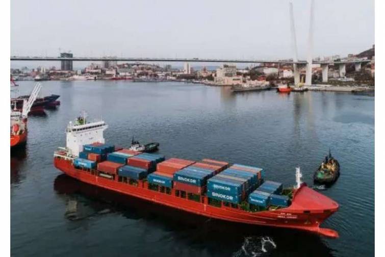 “Sinokor” konteyner xətti Vostoçnı limanına xidməti dayandırır