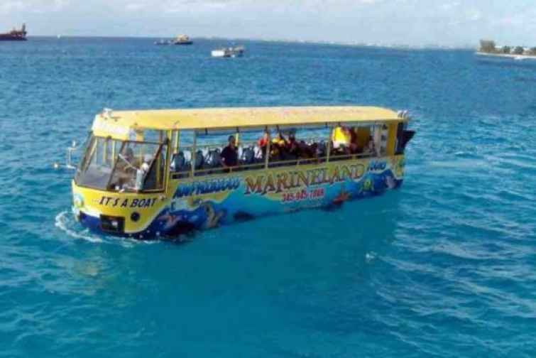 Suda batmayan avtobus-amfibiya