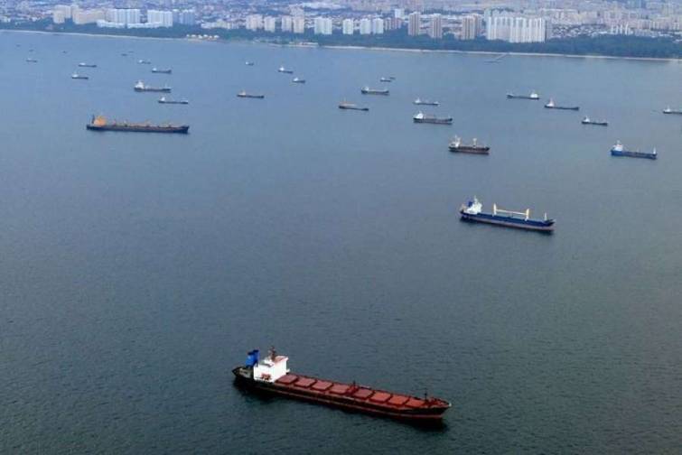 Dünyada üzən tankerlərdə saxlanılan neftin həcmi 370 mln. bareldən çoxdur