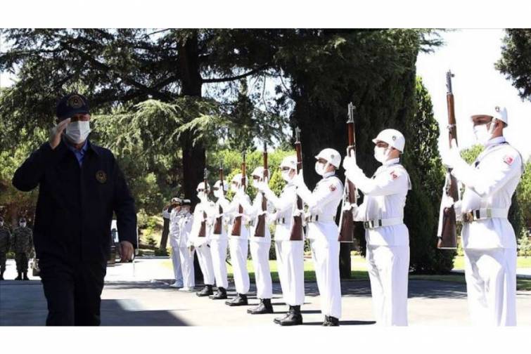 Türkiyənin “Oruç Reis” gəmisini müşayiət edən hərbi donanmanın komanda mərkəzinin fəaliyyəti yoxlanılıb