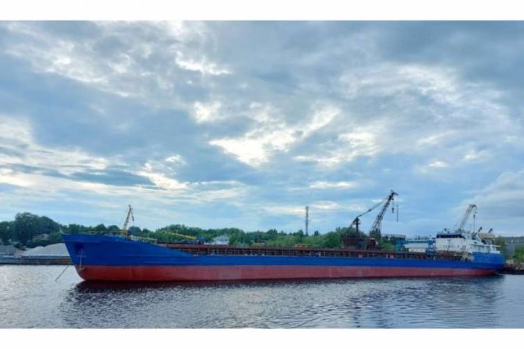 Tankeri quru y&uuml;k gəmisinə &ccedil;eviriblər