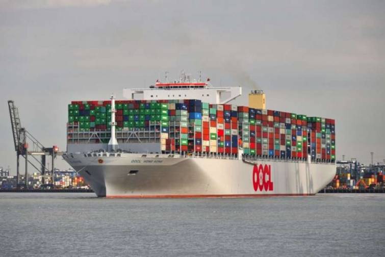 10 konteyner gəmisi sifariş verib