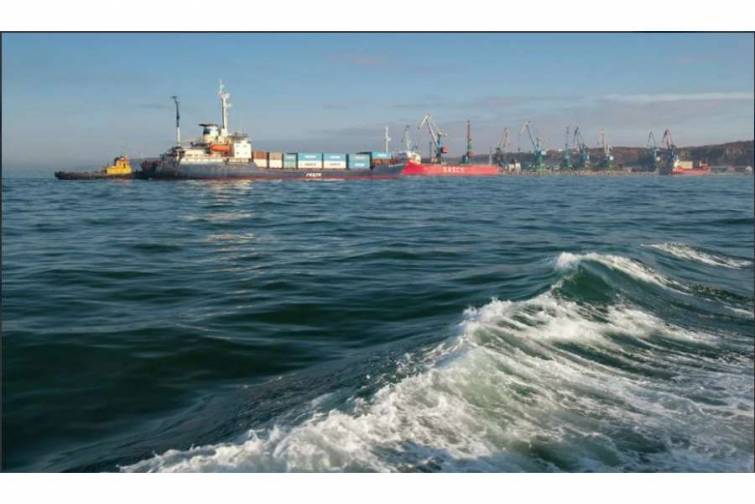 Saxalin vilayətində quru y&uuml;k gəmisi saya oturub