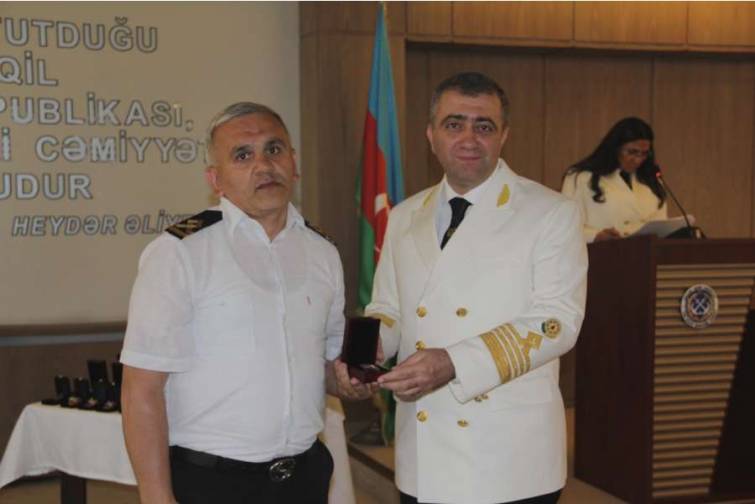 Bir qrup ASCO əməkdaşı “Donanmanın fəxri işçisi” döş nişanı ilə təltif olunub