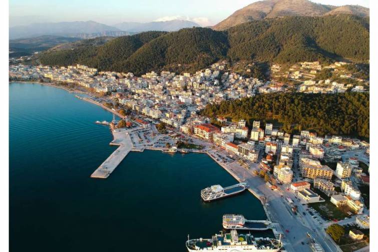 Yunanıstan iki limanını hərraca &ccedil;ıxarır