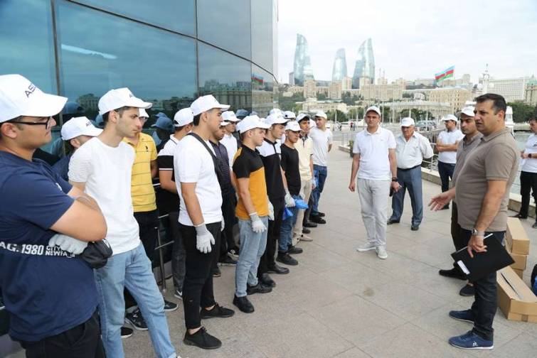 Dəniz&ccedil;ilər Dənizkənarı Milli Park ərazisində təmizlik aksiyası ke&ccedil;iriblər