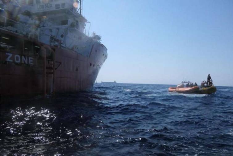 Balıq&ccedil;ı gəmisində k&ouml;məksiz qalan miqrantlar xilas edilib