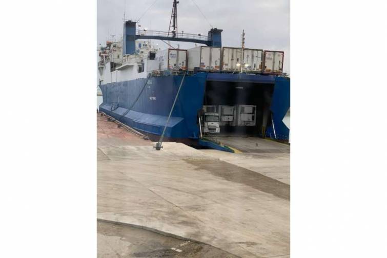 Yeni bərələr Samsun limanına y&uuml;k daşıyır