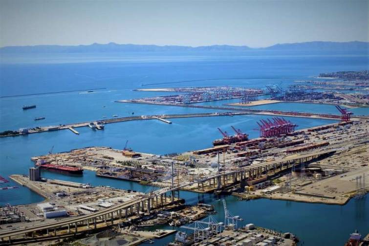 Lonq-Biç limanında işlənmiş konteyner yüklərinin həcmi 2021-ci ilin eyni dövrü ilə müqayisədə 4% artIB