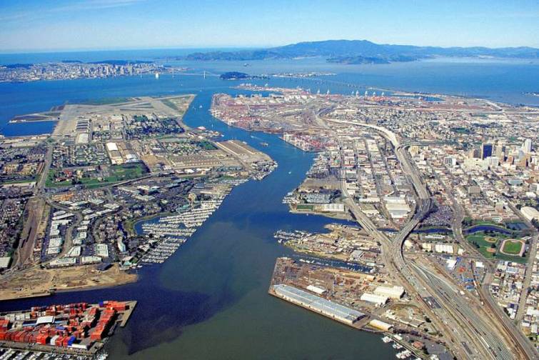 Kaliforniyanın şimal hissəsindən keçən bütün konteyner yüklərinin 99%-i Oklend limanında aşırılır