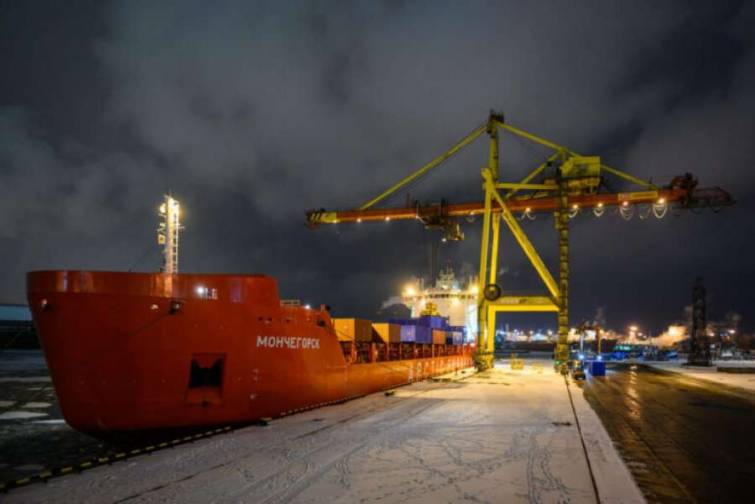 Çindən birbaşa gələn ikinci gəmi Sankt-Peterburqa yan alıb