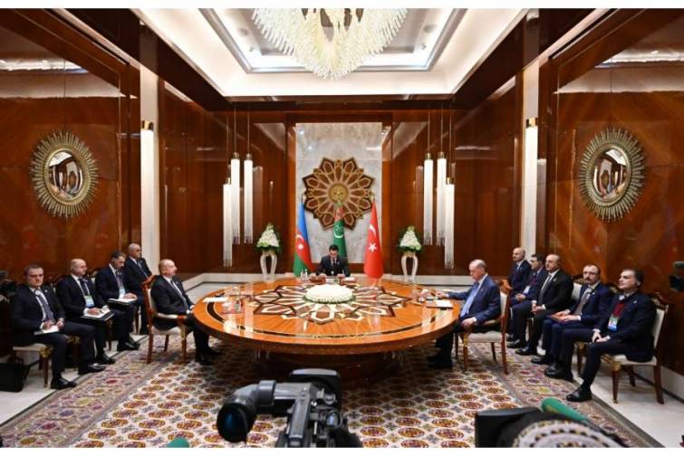 T&uuml;rkmənbaşı şəhərində Azərbaycan, T&uuml;rkiyə və T&uuml;rkmənistan prezidentlərinin geniş tərkibdə g&ouml;r&uuml;ş&uuml; ke&ccedil;irilib