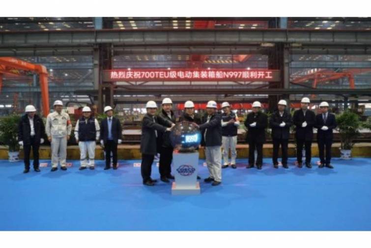Elektriklə işləyəcək konteyner gəmiləri inşa edilir