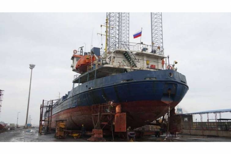 Volqa çayında iri buz parçaları ilə toqquşmuş Rusiya gəmisi İranda təmir olunur