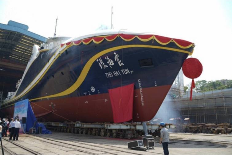 Çin dünyanın ilk pilotsuz tədqiqat gəmisini suya buraxıb