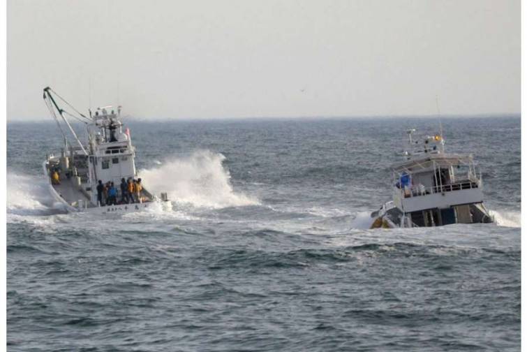Yaponiya sahillərində göyərtəsində 22 nəfərin olduğu yük gəmisi batıb