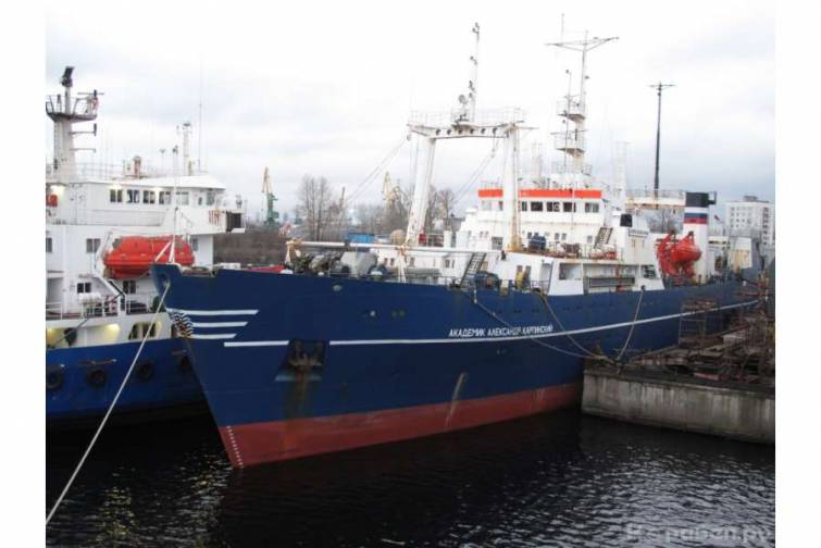 Ekoloji hərəkatın fəalları Keyptaun limanında Rusiya gəmisini etirazla qarşılyıblar