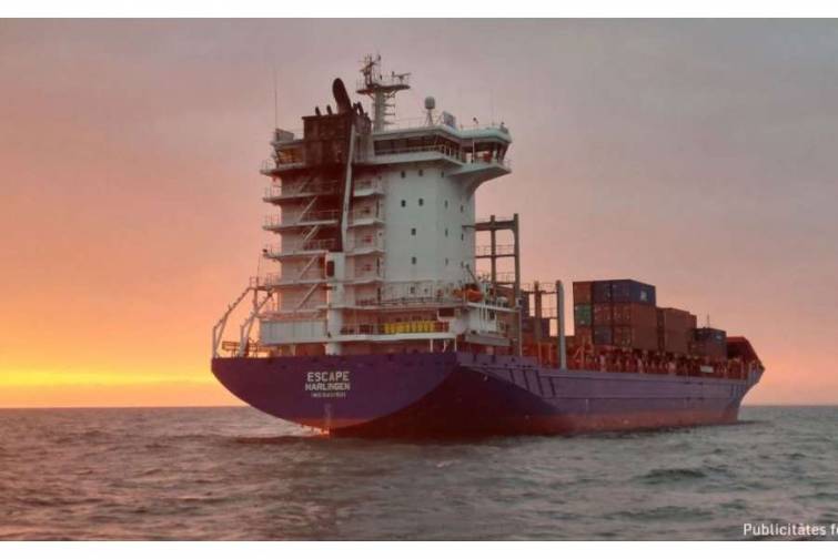 Baltik dənizində təhl&uuml;kəli y&uuml;k daşıyan gəmidə yanğın baş verib