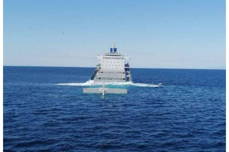 &Ccedil;indən gələn quru y&uuml;k gəmisi Tatar boğazının sularında batıb