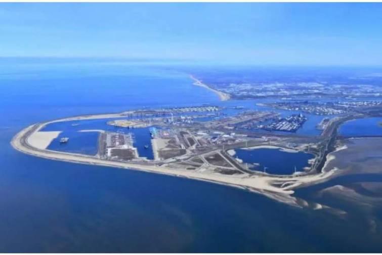 Nəhəng konteyner gəmilərinin ikitərəfli hərəkətini təmin etmək &uuml;&ccedil;&uuml;n Yantze kanalı genişləndiriləcək