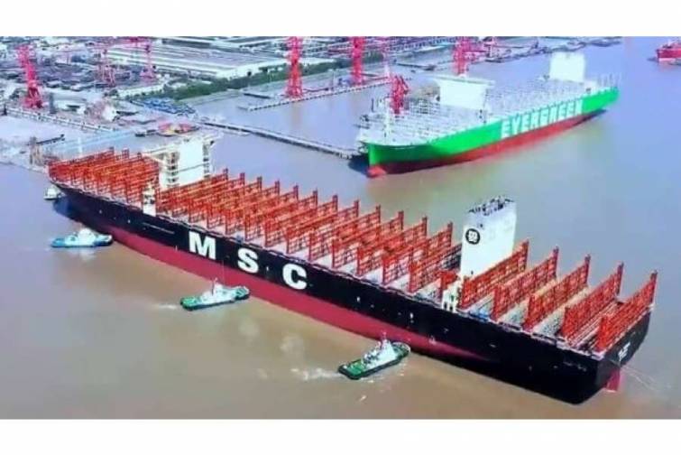 D&uuml;nyanın ən b&ouml;y&uuml;k konteyner gəmisi Şanxayda sifariş&ccedil;iyə təhvil verilib