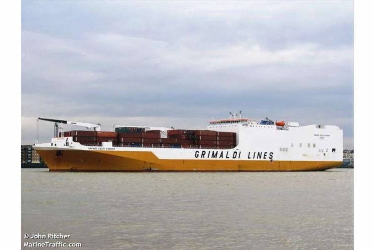 Nyu-Cersi limanında Ro-Ro gəmisi yanıb