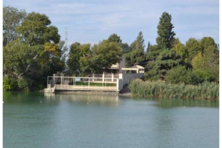 Mingə&ccedil;evirdə kater sahilə &ccedil;ırpılıb