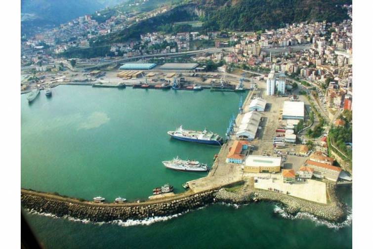 Trabzon limanı 200-dən çox gəmi qəbul edib
