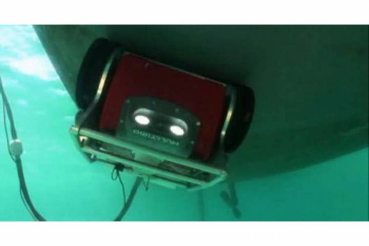 Gəmi gövdəsinin robotla təmizlənməsi - VİDEO