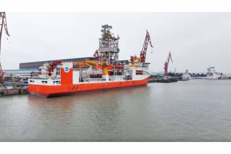 &Ccedil;inin ilk ultra dərin qazma gəmisi sınaq səfərinə &ccedil;ıxır