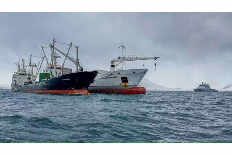 Norveç Niderland limanına buraxılmayan Rusiya balıqçı gəmisinə yardım edib
