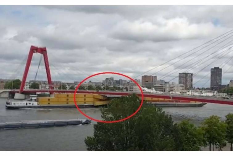 “Willemsbrug” körpüsünə çırpılan gəmidən bir neçə konteyner suya düşüb