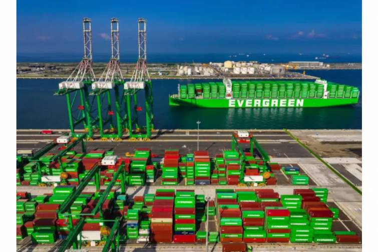 “Evergreen Marine Corporation” hər birinin tutumu 24 000 TEU olan 11 konteyner gəmisinin tikintisini sifariş verib