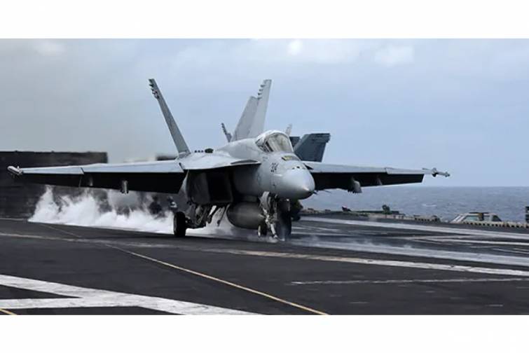 ABŞ Hərbi Dəniz Qüvvələrinin ikinci “F-18” qırıcısı təyyarədaşıyan gəmidən dənizə düşüb