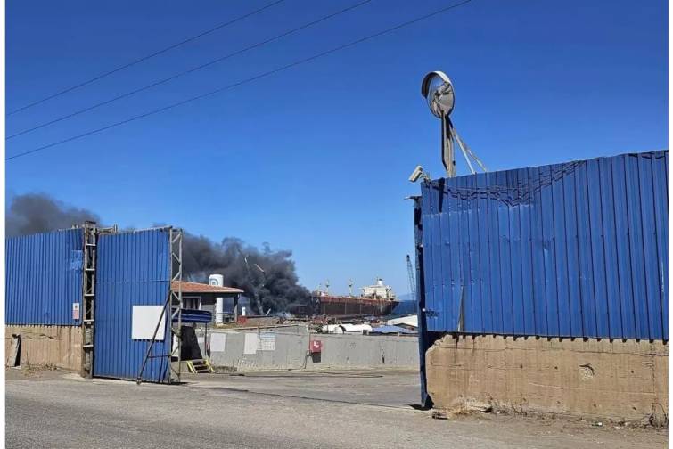 Aliağada gəmi söküntüsü sahəsində tankerdə yanğın baş verib