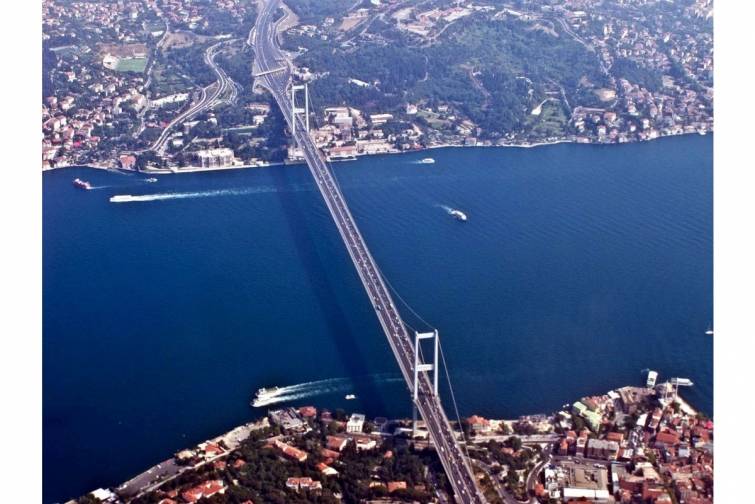Bosfor boğazında gəmilərin hərəkəti dayandırıldı
