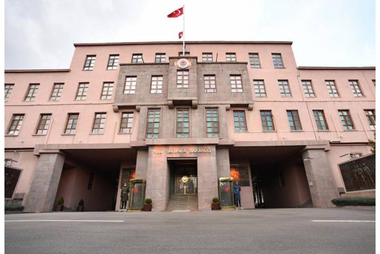 T&uuml;rkiyə sahilləri yaxınlığında silahları olan pilotsuz kater məhv edilib