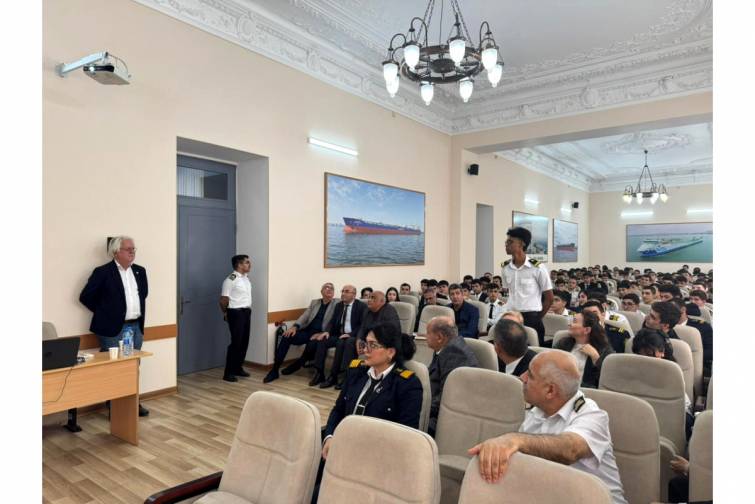 Maqdeburq Universitetinin professoru ADDA-da olub