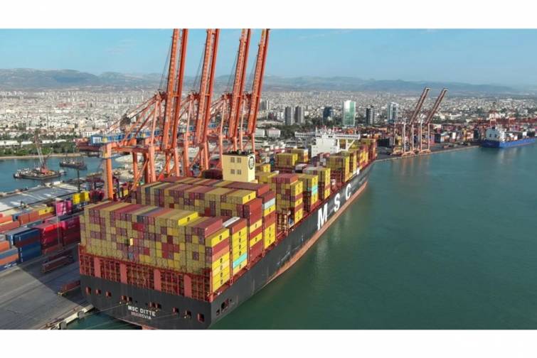 Mersin limanında tarixi gün: 400 metr uzunluğundakı ultra-böyük konteyner gəmisi terminala uğurla yan alıb