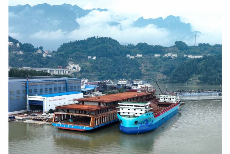 Çin tam elektrikli “Gezhouba” yük gəmisi ilə yaşıl dənizçilikdə yeni mərhələyə qədəm qoyub