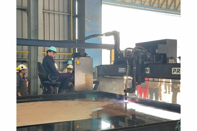 D&uuml;nyanın ilk yelkənli konteyner gəmisinin polad l&ouml;vhəsi kəsilib