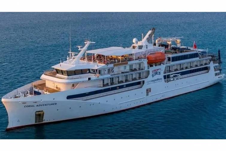 Kruiz gəmisi mərcan rifinə toxunaraq saya oturub