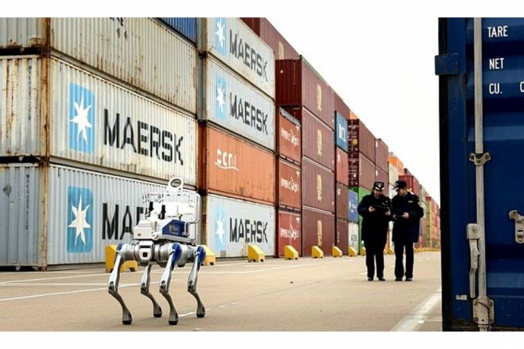 D&uuml;nyanın ən işlək limanında konteynerlərə 