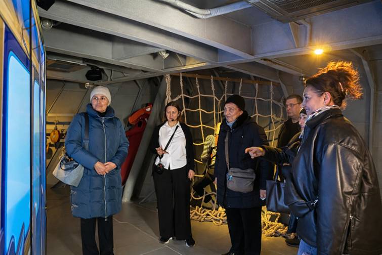 &ldquo;Tərəqqi&rdquo; medallı veteran dəniz&ccedil;i Nəzakət Pənahova &ldquo;Suraxanı&rdquo; gəmi-muzeyini ziyarət edib