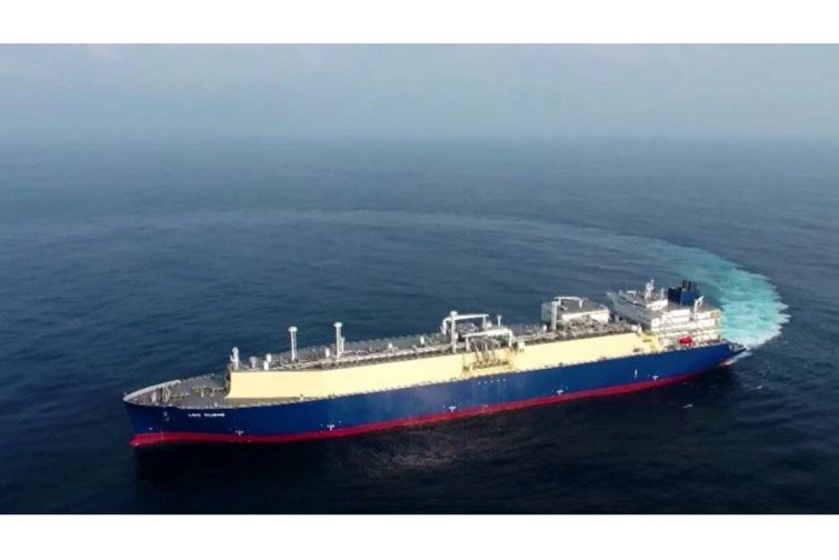 &Ccedil;in &ouml;lkə daxilində inşa edilmiş ən b&ouml;y&uuml;k LNG tankerini təhvil verdi