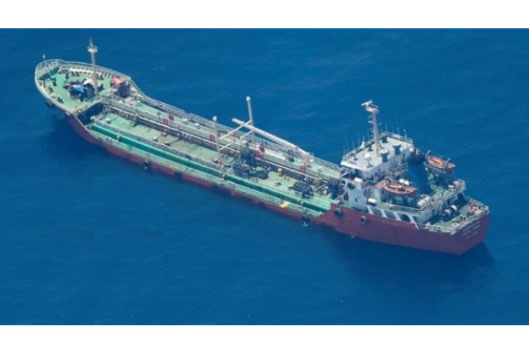 Somali piratlarının tankeri azad etmək &uuml;&ccedil;&uuml;n 10 milyon dollar tələb etdiyi bildirilir