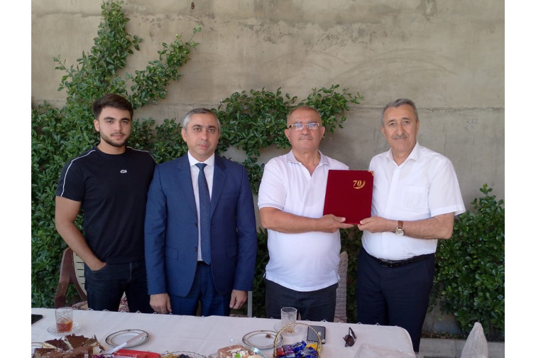 Veteran gəmi kapitanı Kamil Muxtarov 70 illik yubileyini qeyd edir